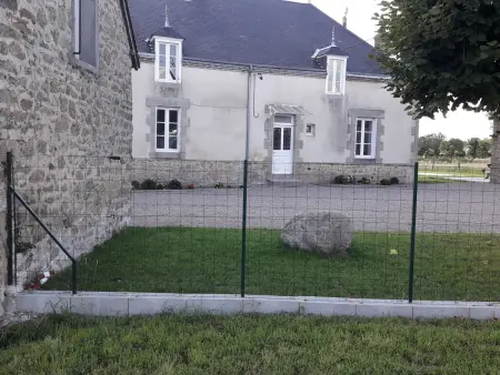 Gîte 8 pers. Crevant, jardin clos 1000m² et terrain de boule : photo 5