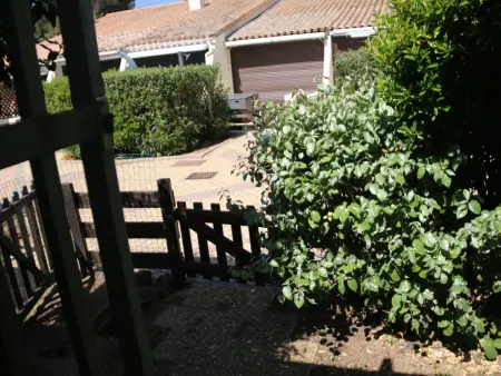 Location villa à Cap d'Agde naturisme, Charmante villa climatisée 4 pers, terrasse spacieuse, parking privé, tout équipé, Agde