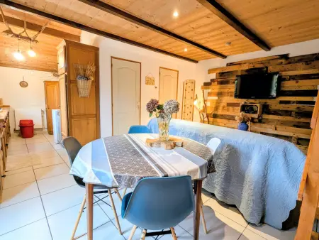 Charmant meublé au calme, proche cascades, randos, chevaux, parking et terrasse privée, WiFi gratuit - Photo 1