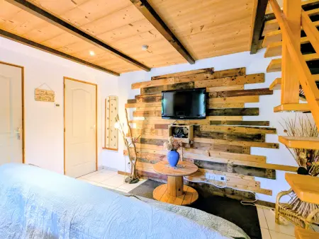 Charmant meublé au calme, proche cascades, randos, chevaux, parking et terrasse privée, WiFi gratuit - Photo 10