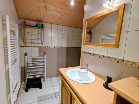 Charmant meublé au calme, proche cascades, randos, chevaux, parking et terrasse privée, WiFi gratuit - Photo 12