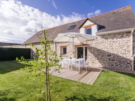 Location gite à Donges, Charmante Écurie Rénovée, Proche Plages & Centre Ville, Jardin Privatif, Animaux Acceptés