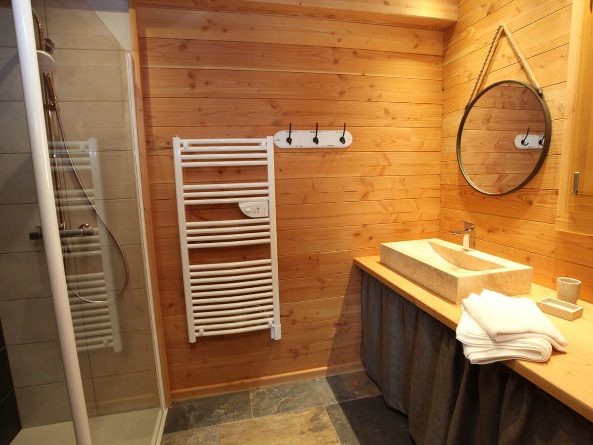 Chalet luxe piscine intérieure à 100m des pistes - Photo 13