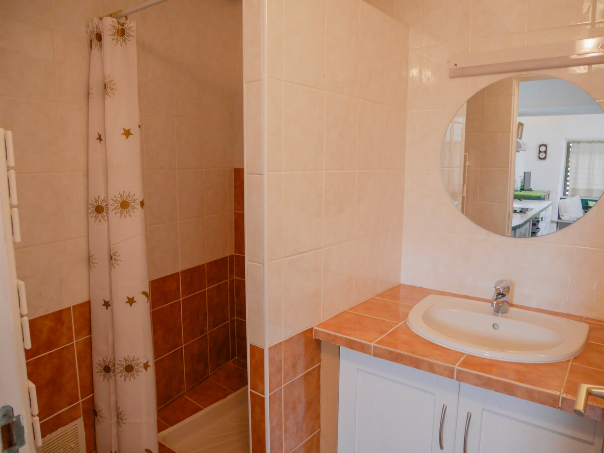 Maison de pays 43 m² à Locmaria, 800 m de la plage - Photo 6