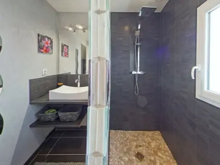 Maison rénovée à Locmiquélic : 3 min du Batobus, proche sentiers et commerces, 4-6 pers. - Photo 8