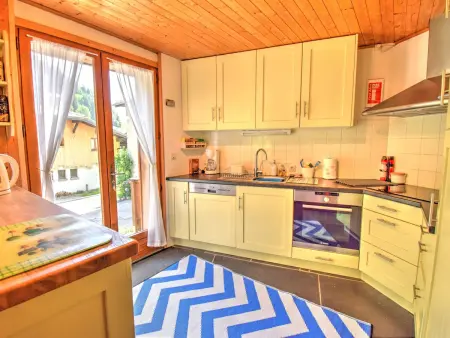 Chalet rénové à Morzine avec 5 chambres, parking et WIFI - Photo 4