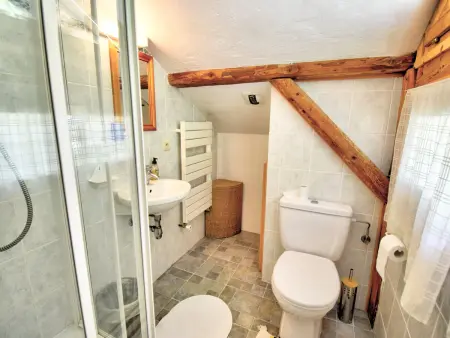 Chalet rénové à Morzine avec 5 chambres, parking et WIFI - Photo 10
