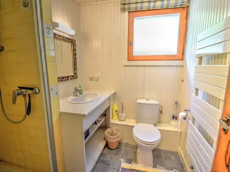 Chalet rénové à Morzine avec 5 chambres, parking et WIFI - Photo 12