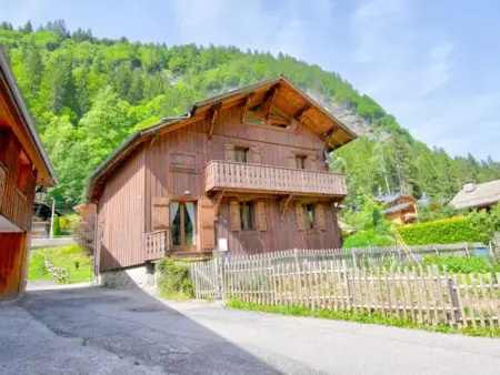 Chalet rénové à Morzine avec 5 chambres, parking et WIFI - Photo 16