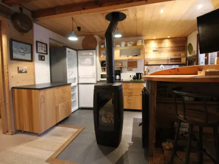 Chalet traditionnel bois, chaleureux, 3 chambres, 8 personnes, balcon Sud - Photo 2