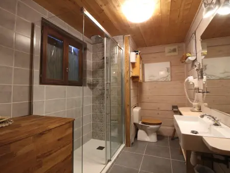 Chalet traditionnel bois, chaleureux, 3 chambres, 8 personnes, balcon Sud - Photo 9