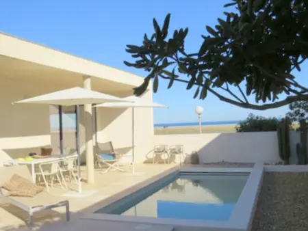 Location villa à Le Barcarès, Villa de luxe avec piscine chauffée privée, face mer, pour 8 pers. à Le Barcares