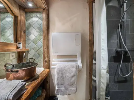 Chalet authentique avec jacuzzi, sauna et parking pour 12 personnes - Photo 8