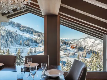 Chalet de luxe à Courchevel avec jacuzzi et cheminée : photo 2
