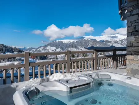 Chalet de luxe à Courchevel avec jacuzzi et cheminée : photo 4