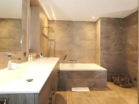 Chalet de luxe à Courchevel avec jacuzzi et cheminée : photo 13