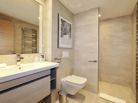 Chalet de luxe à Courchevel avec jacuzzi et cheminée : photo 14