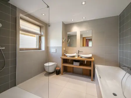 Chalet moderne à Méribel avec spa et animaux acceptés - Photo 10