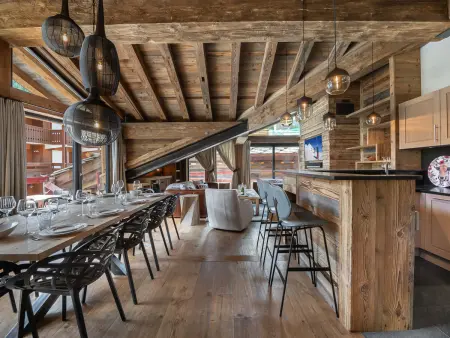 Chalet luxueux avec 5 chambres, hammam, cheminée et grande terrasse au cœur de Val d'Isère - Photo 2