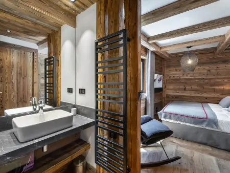 Chalet luxueux avec 5 chambres, hammam, cheminée et grande terrasse au cœur de Val d'Isère - Photo 5
