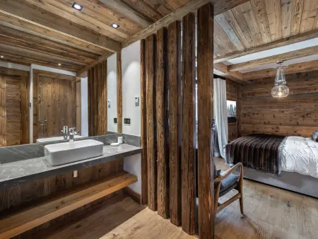 Chalet luxueux avec 5 chambres, hammam, cheminée et grande terrasse au cœur de Val d'Isère - Photo 13
