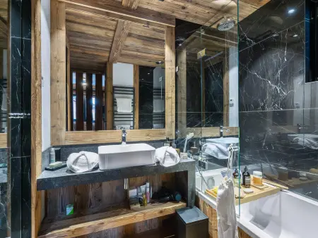 Chalet design 5* avec piscine, hammam, cinéma et parking à Val d'Isère - Photo 6