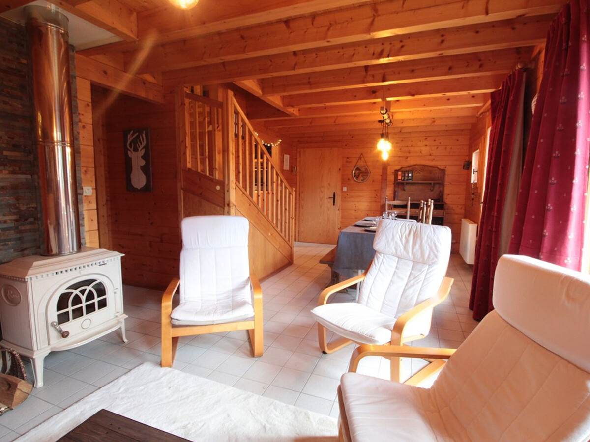 Chalet équipé avec poêle et garage, proche centre et remontées mécaniques - Photo 2