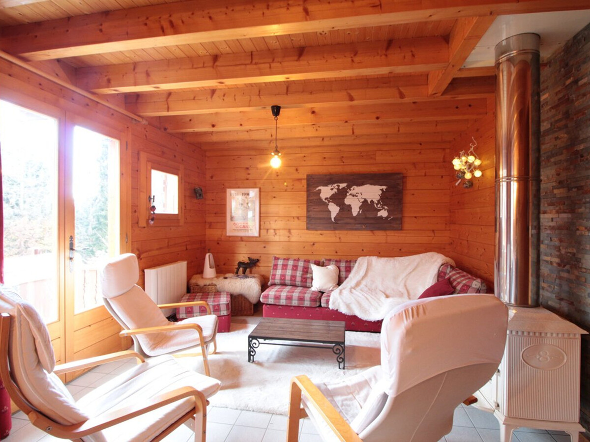 Chalet équipé avec poêle et garage, proche centre et remontées mécaniques - Photo 3