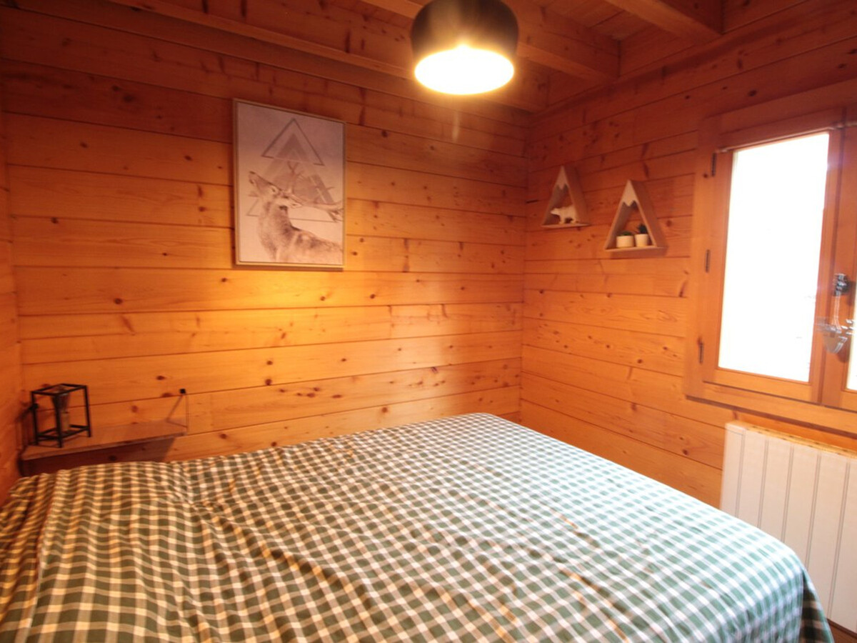 Chalet équipé avec poêle et garage, proche centre et remontées mécaniques - Photo 5