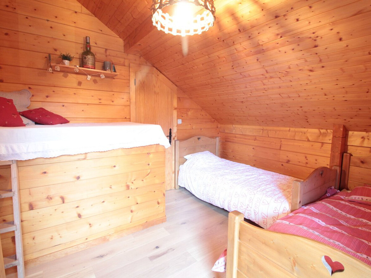 Chalet équipé avec poêle et garage, proche centre et remontées mécaniques - Photo 6