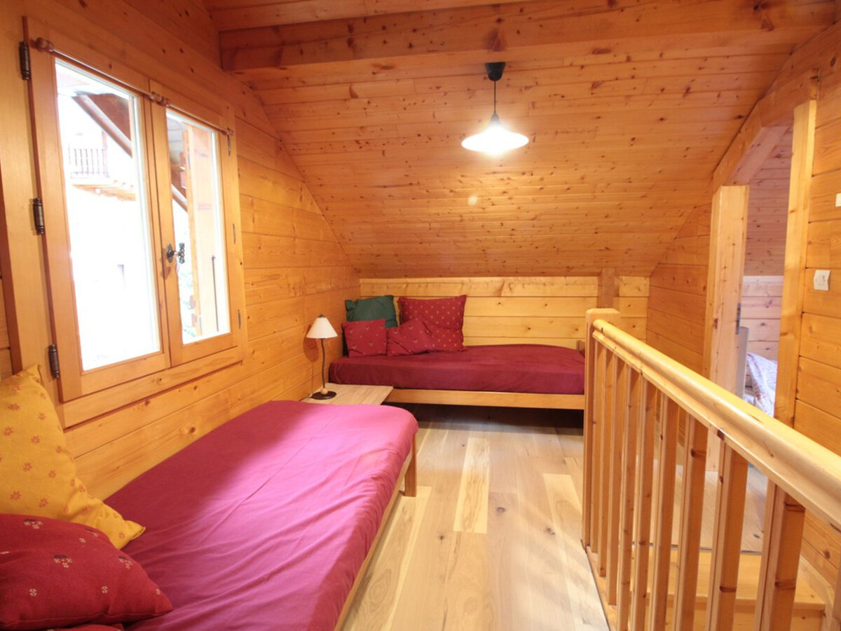 Chalet équipé avec poêle et garage, proche centre et remontées mécaniques - Photo 8