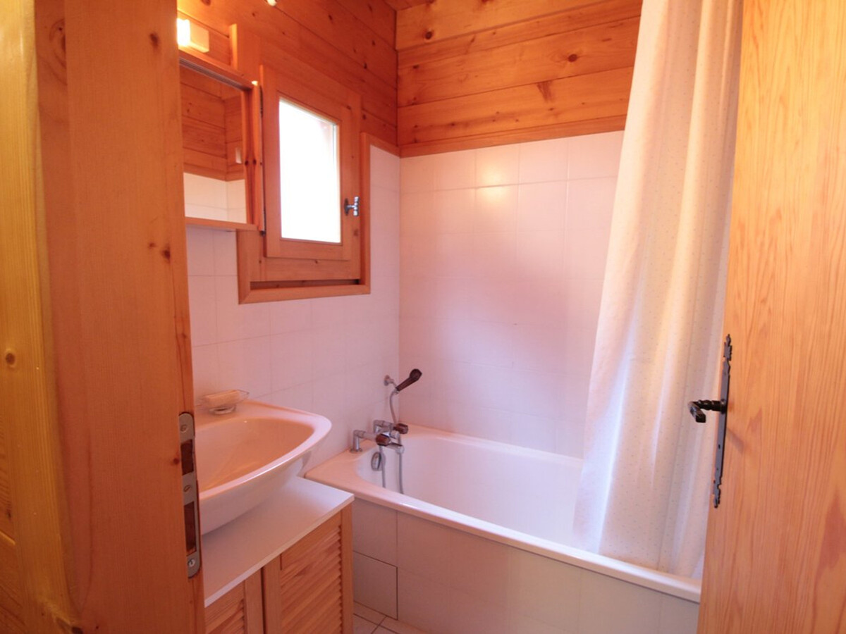Chalet équipé avec poêle et garage, proche centre et remontées mécaniques - Photo 9