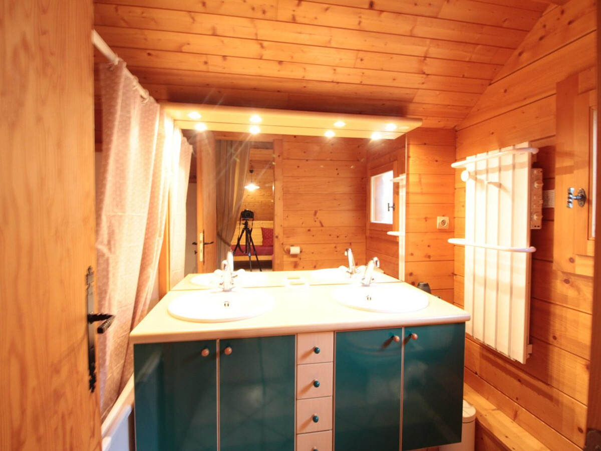 Chalet équipé avec poêle et garage, proche centre et remontées mécaniques - Photo 10