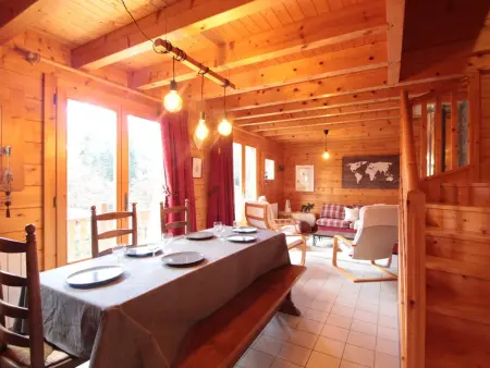 Location chalet à Les Carroz d'Arâches, Chalet équipé avec poêle et garage, proche centre et remontées mécaniques