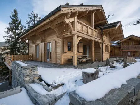 Chalet chaleureux à La Tania - 10 pers, parking, skis aux pieds - Photo 1