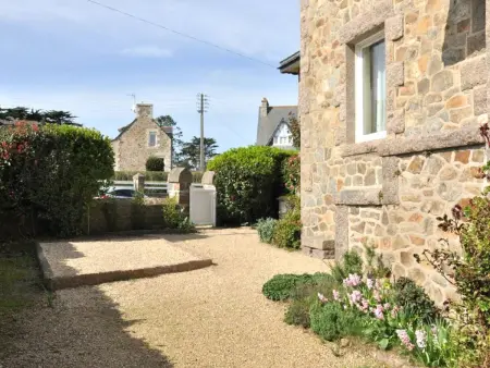 Maison bretonne rénovée à Trégastel, jardin clos à 200 m de la mer : photo 26