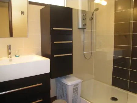 Maison avec accès direct à la plage, 2 terrasses, jardin clos, 3 chambres, parking privé à La Guérinière - Photo 13