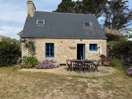 Location maison à Trégastel, Maison Bretonne à 50m de la Plage avec Jardin, WIFI et Vélos - Trégastel