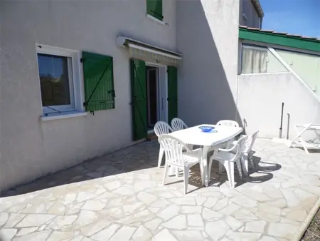 Location maison à Marseillan Plage, Maison mitoyenne duplex avec terrasse, garage et parking, proche plage, équipée pour 4 à 6 personnes