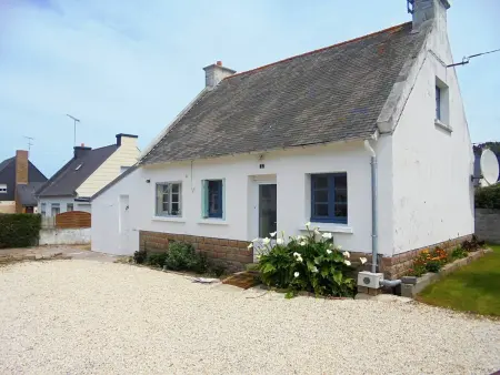 Location maison à Perros Guirec, Maison à Perros-Guirec avec jardin, cour, cheminée, WIFI et proche du port de Ploumanach
