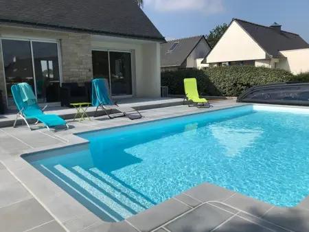 Location maison à Sarzeau, Maison de 5 pièces avec piscine chauffée, offrant confort et calme à Sarzeau