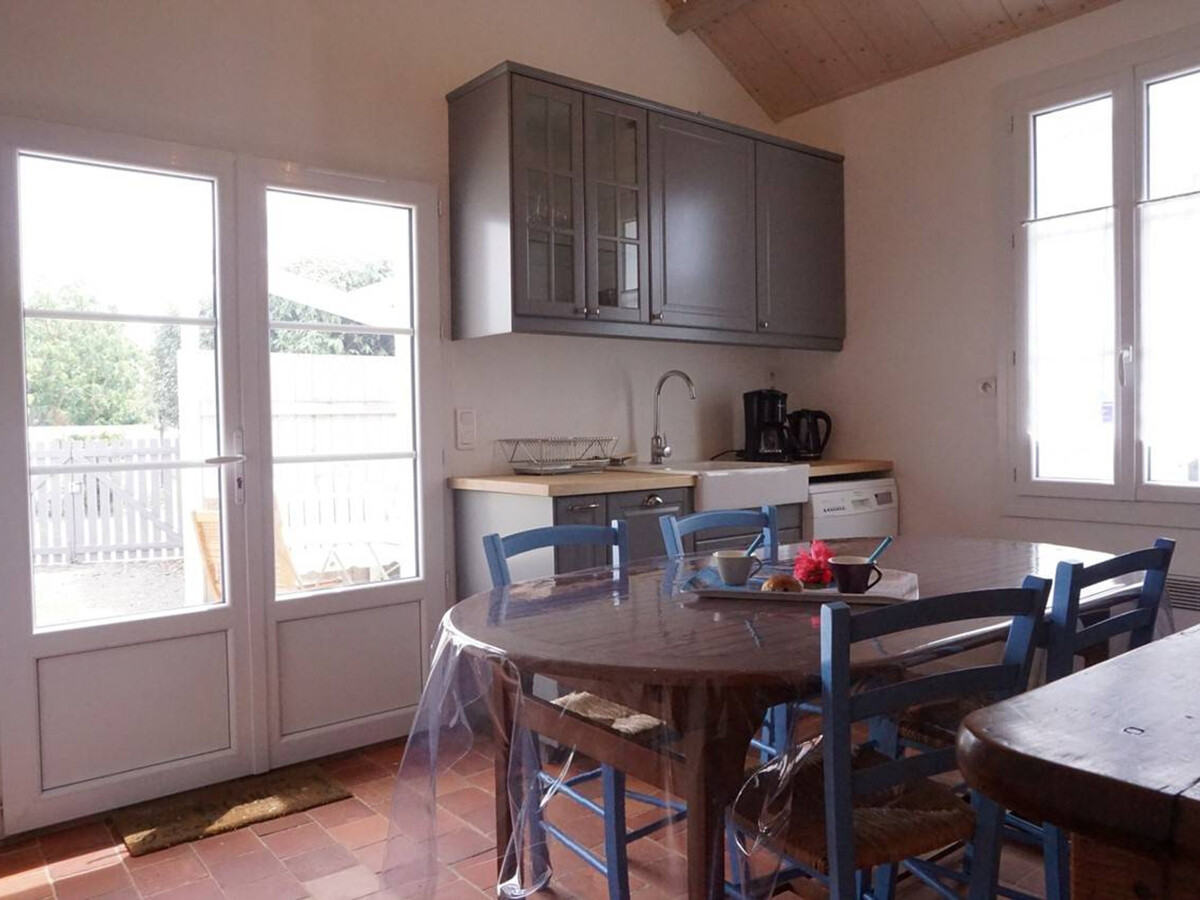 Maison de plain-pied avec cour à Noirmoutier, 600 m des commerces - Photo 4