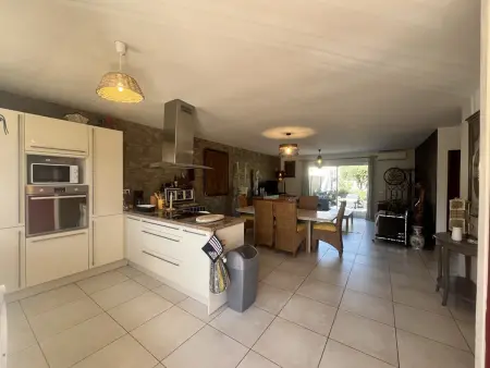 Maison de plain-pied avec jardin clos à Sainte-Lucie de Porto-Vecchio : photo 2