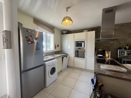 Maison de plain-pied avec jardin clos à Sainte-Lucie de Porto-Vecchio : photo 3