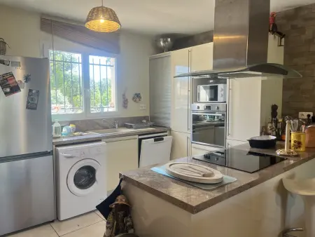 Maison de plain-pied avec jardin clos à Sainte-Lucie de Porto-Vecchio : photo 4