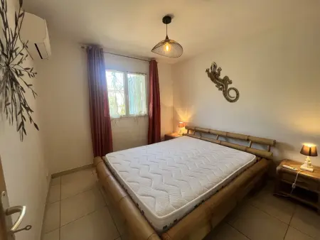 Maison de plain-pied avec jardin clos à Sainte-Lucie de Porto-Vecchio : photo 7