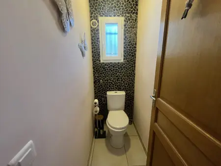 Maison de plain-pied avec jardin clos à Sainte-Lucie de Porto-Vecchio : photo 9