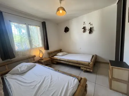 Maison de plain-pied avec jardin clos à Sainte-Lucie de Porto-Vecchio : photo 11