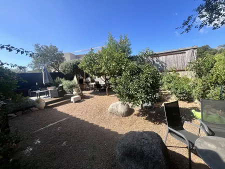 Maison de plain-pied avec jardin clos à Sainte-Lucie de Porto-Vecchio : photo 15