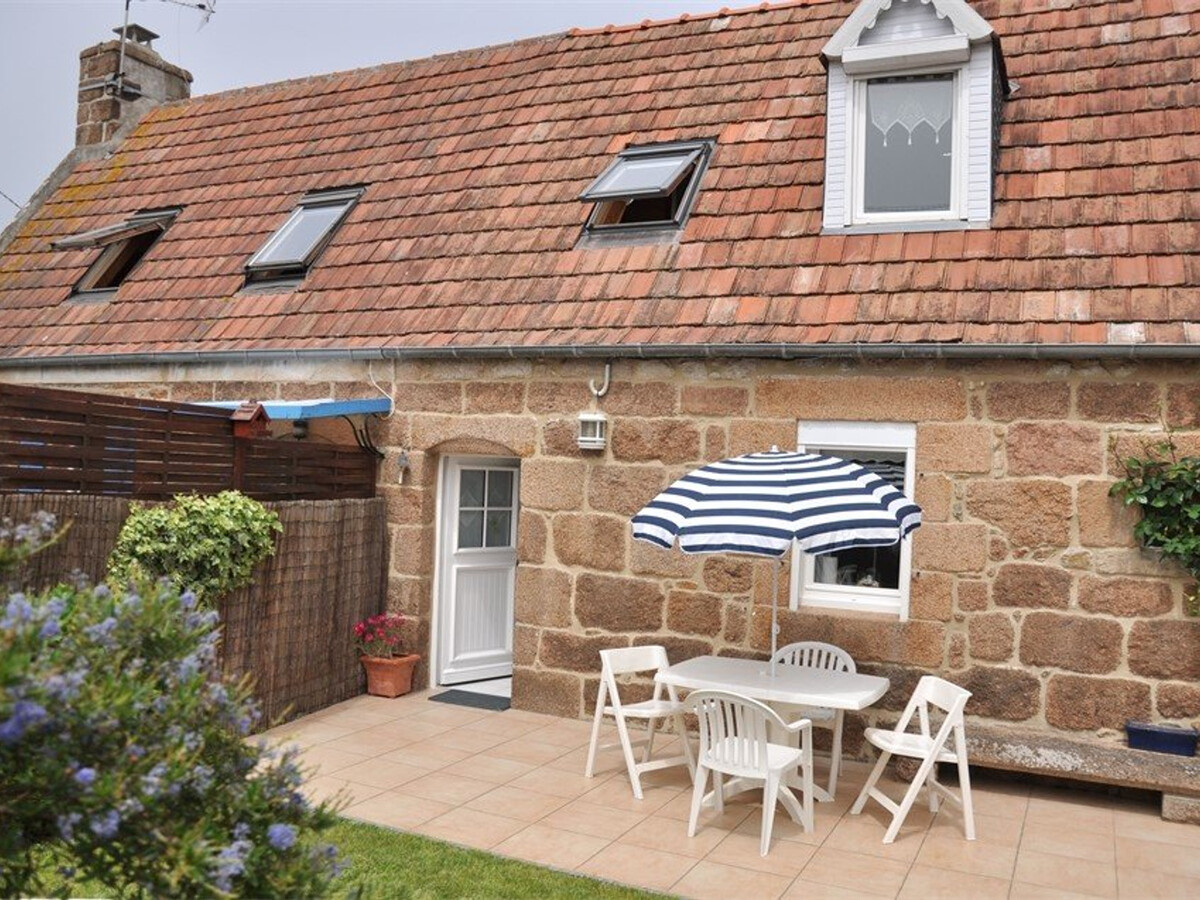 Maisonnette bretonne à 200m de la plage Saint-Guirec - Photo 1